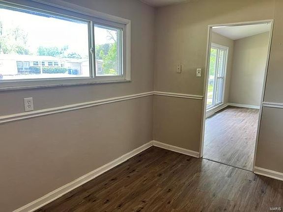 5th image of 1075 Grenoble Ln