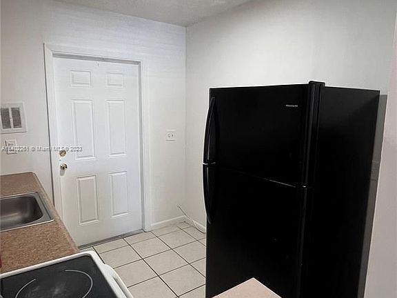 3rd image of 850 E Commercial Blvd APT 105A