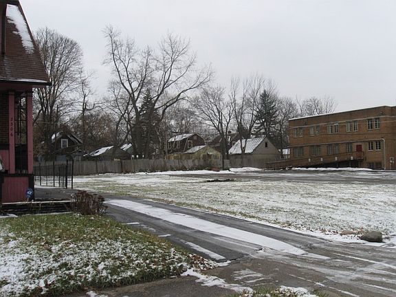 3rd image of 2306 Forest Hill Ave