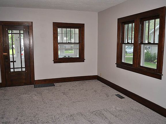 5th image of 922 Wilson Ave
