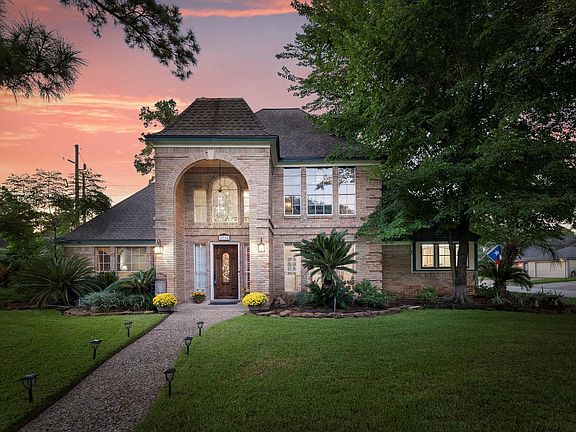 3rd image of 5718 Glenmere Ln