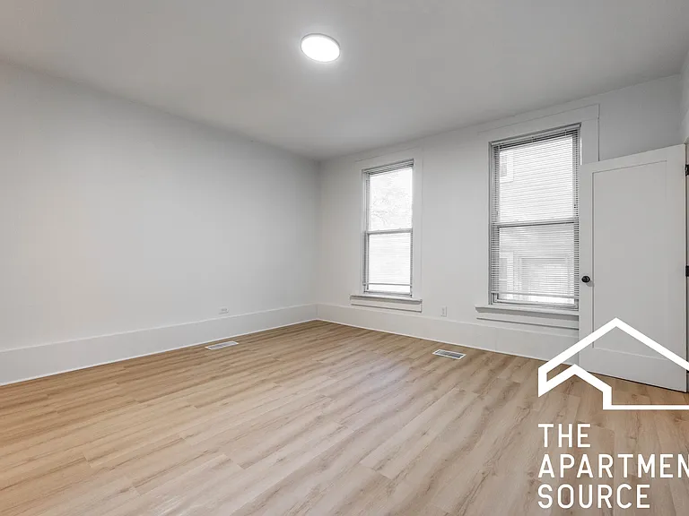 2301 N Leavitt St #1 — Photo 8