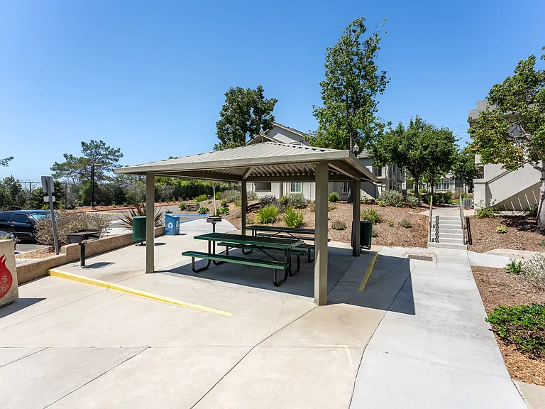 Paradise Gardens - Military Housing — Photo 5