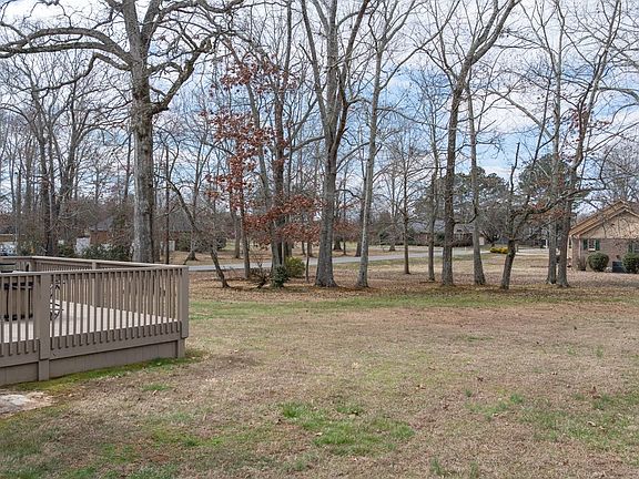 5th image of 1002 N Beech Dr