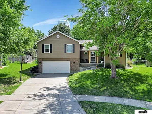 709 Schooner Ct, Hickman, NE 68372
