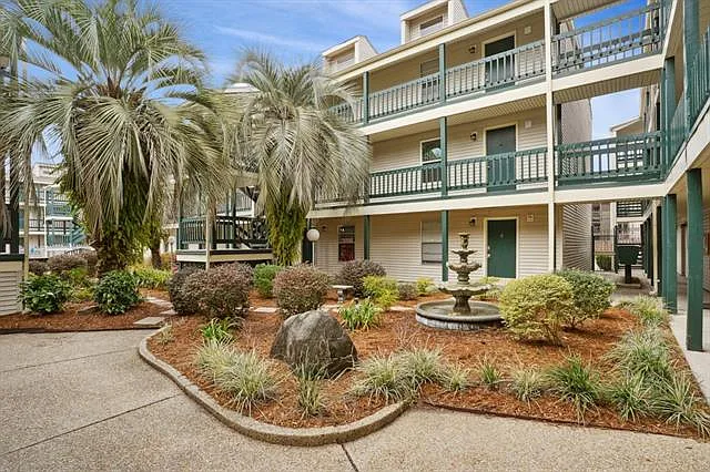 Building Photo - 2330 Edenborn Ave #205