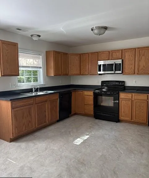 22758 Lawrence Ave — Photo 4
