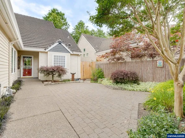 1126 Goose Creek Rd, Woodburn, OR 97071