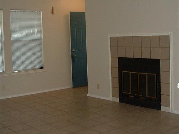3rd image of 1001 Meadowcreek Dr