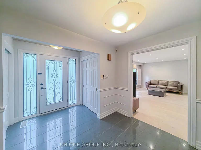 1454 Oakhill Dr — Photo 4