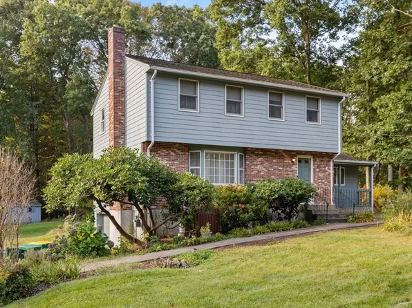 10 Douglas Dr, North Easton, MA 02356