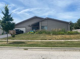 5324 Fonda Ln, Hanover Park, IL 60133