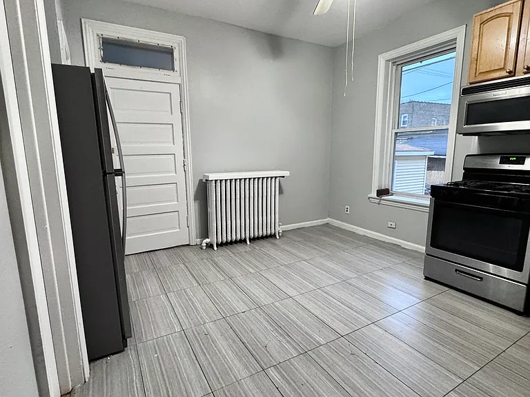 4112 W Wellington Ave #1R — Photo 4