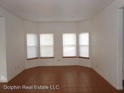 5th image of 625 NE 11th St