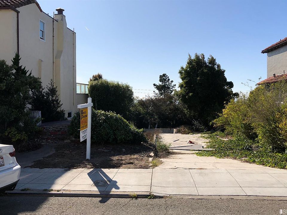 1st image of 42 Fernwood Dr