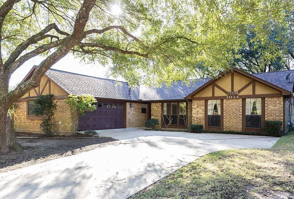 1st image of 1034 Broadmoor Dr
