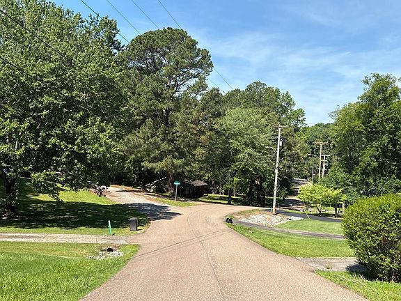 5th image of 305 Greenacres Dr
