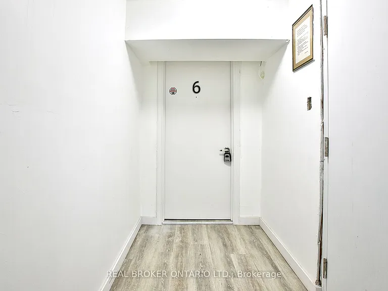 252 6th St #6 — Photo 14