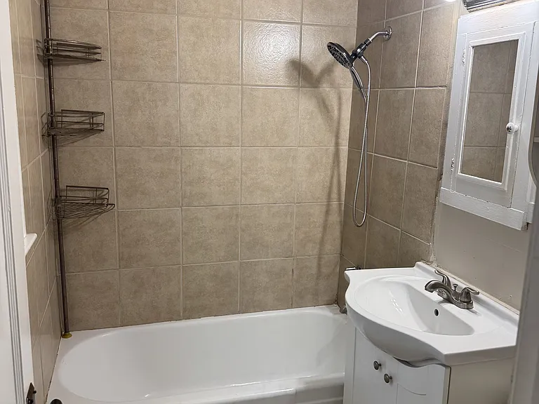 608 W Symmes St — Photo 5