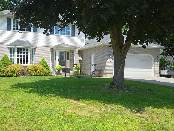 3rd image of 259 Lake Ave E