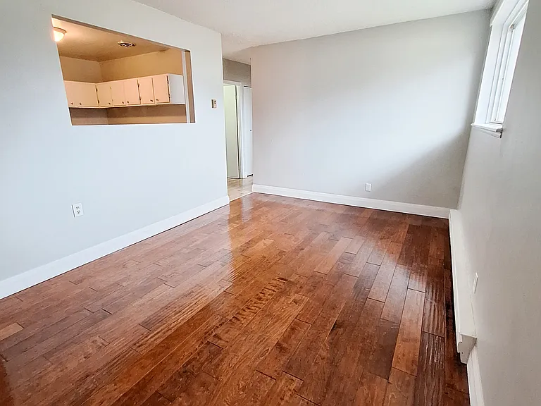 715 Douglas St — Photo 8