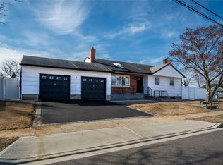 2 Rita Pl, Farmingdale, NY 11735
