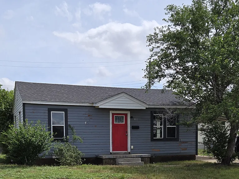 812 Kathy Ave — Photo 1