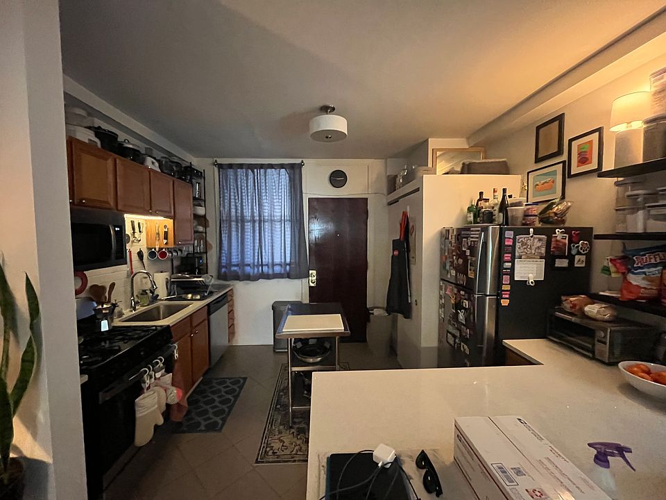 1st image of 1912 W Montrose Ave #2