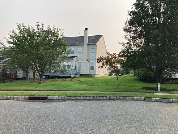 4th image of 608 Patricia Cir