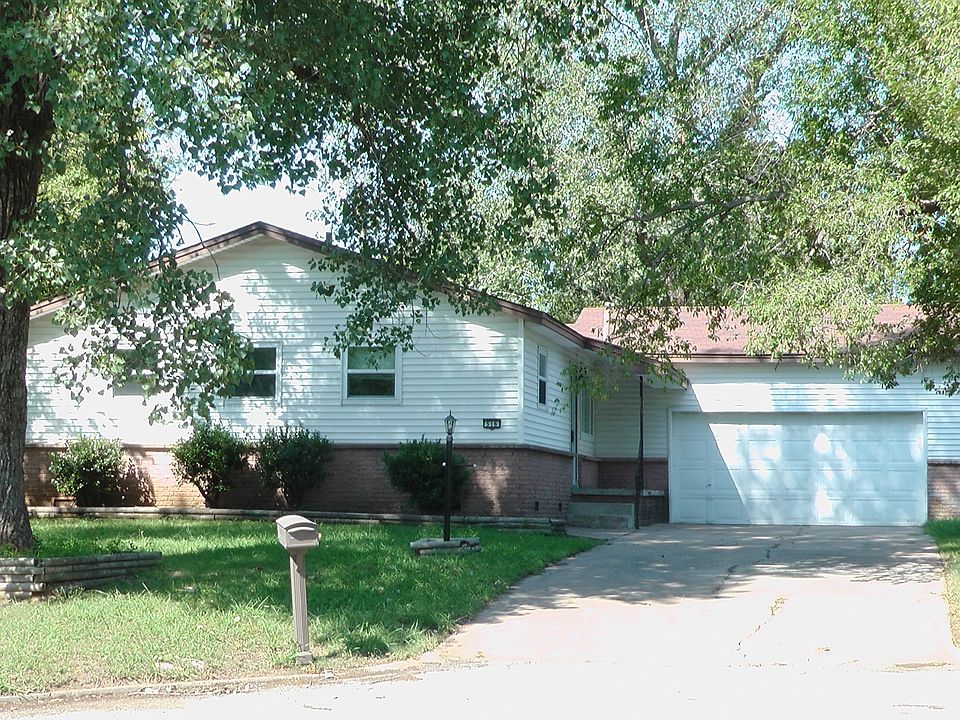 1st image of 516 E Fort Worth Dr S