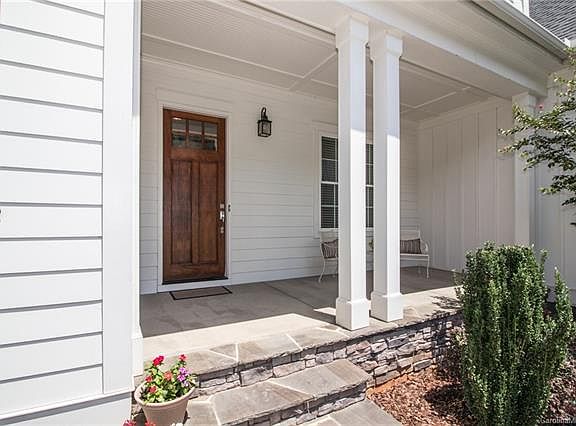 3rd image of 130 Tuscany Trl