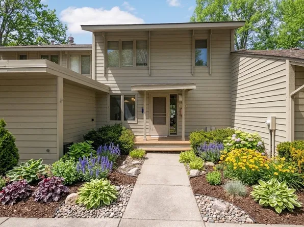 10203 Scarborough Rd, Bloomington, MN 55437