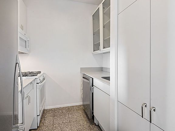 4th image of 301 W 57th St APT 17B
