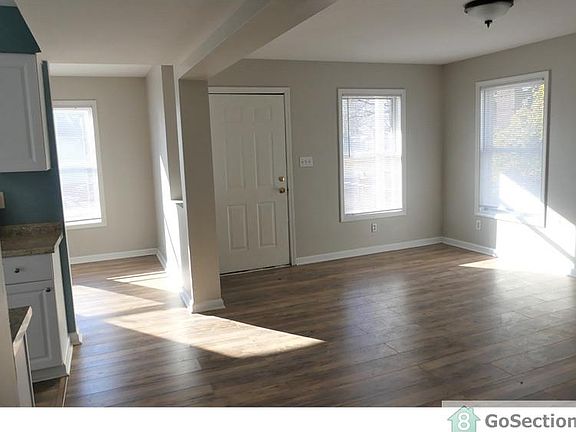 2nd image of 2831 Rowan St