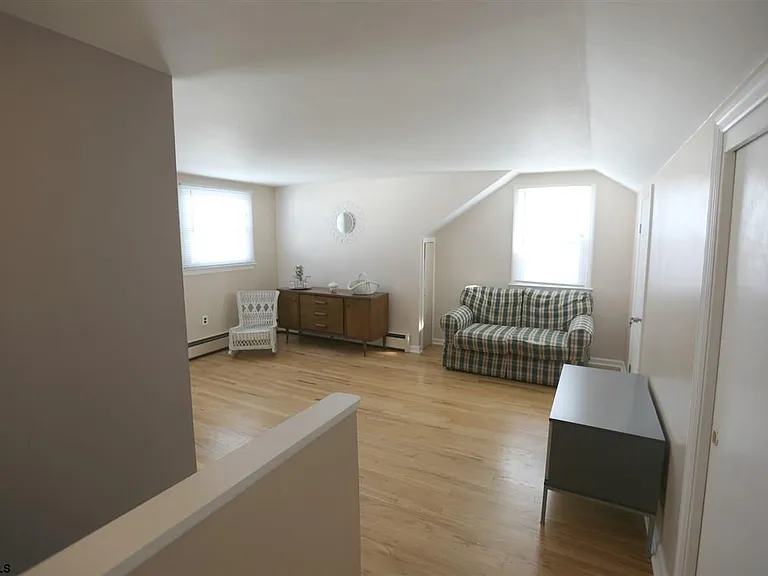 411 N Delavan Ave — Photo 20