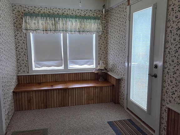 3rd image of 300 Chestnut St SE