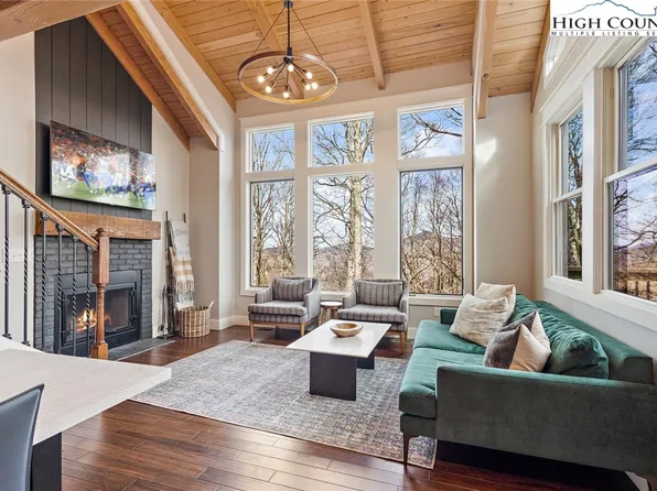 105 Elk Horn Lane, Sugar Mountain, NC 28604