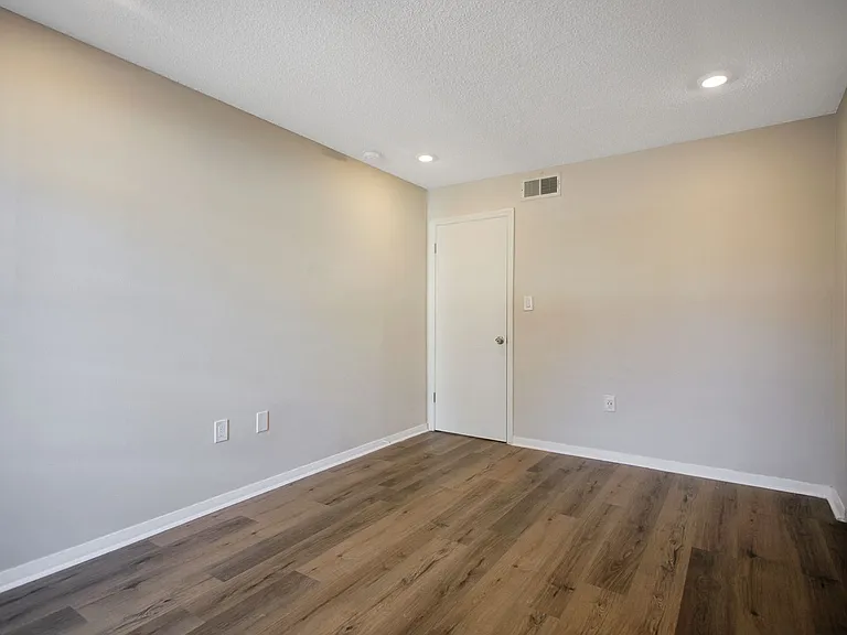 629 E Church St — Photo 23