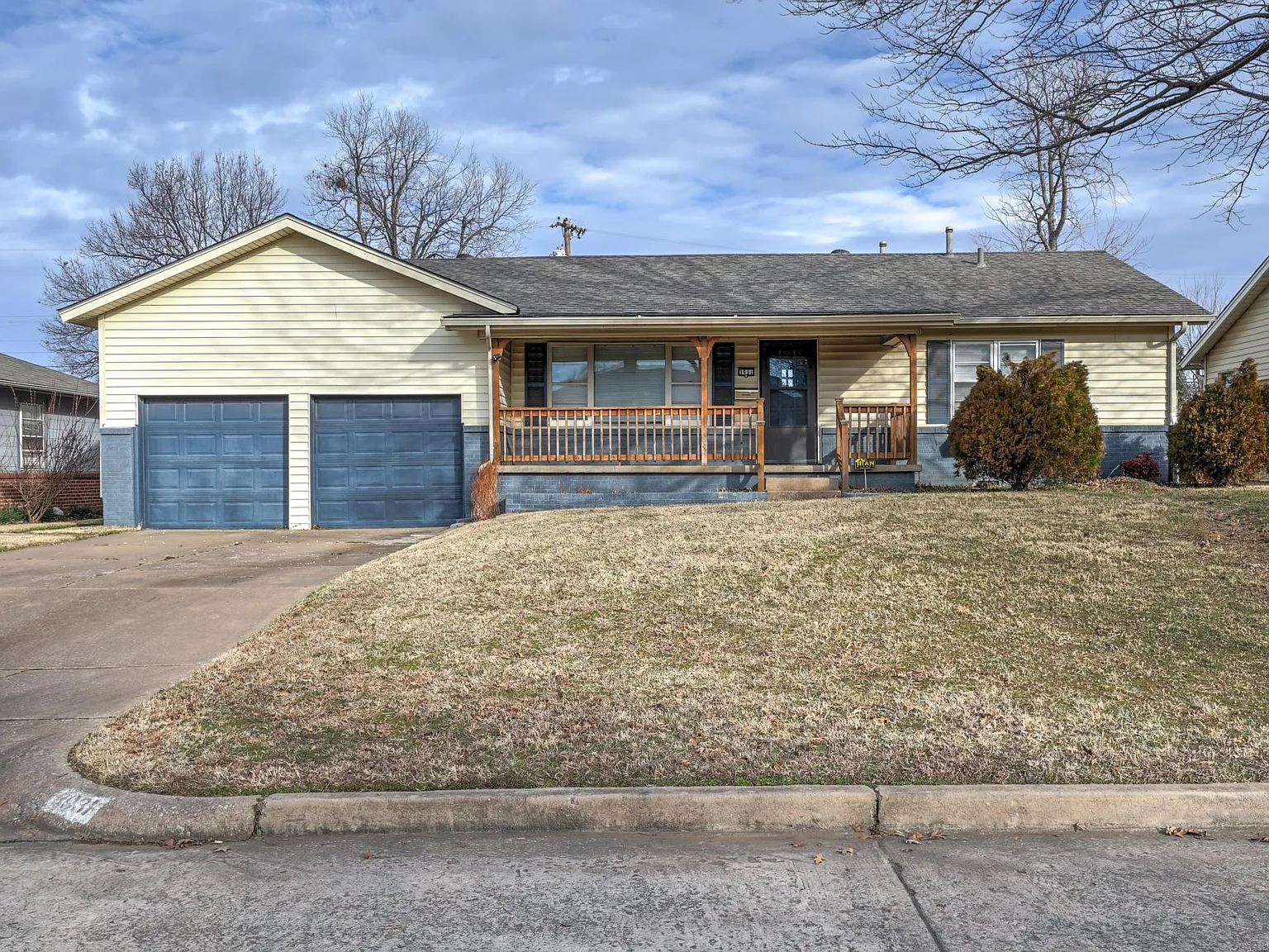 3 bed, 1.5 bath, 1304 sqft, $1,495 — Photo 1