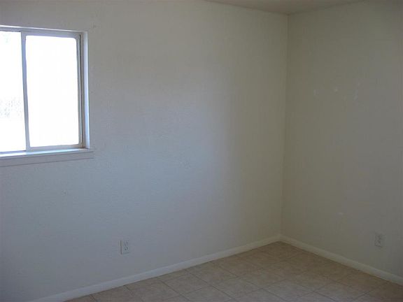 5th image of 203 Robins Dr