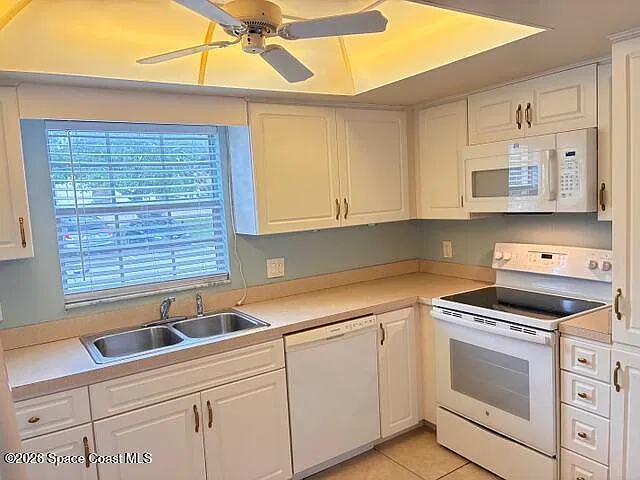 2 bed, 2.0 bath, 955 sqft, $1,450 — Photo 2
