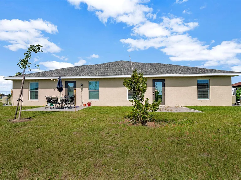 1014 Diplomat Pkwy W — Photo 33