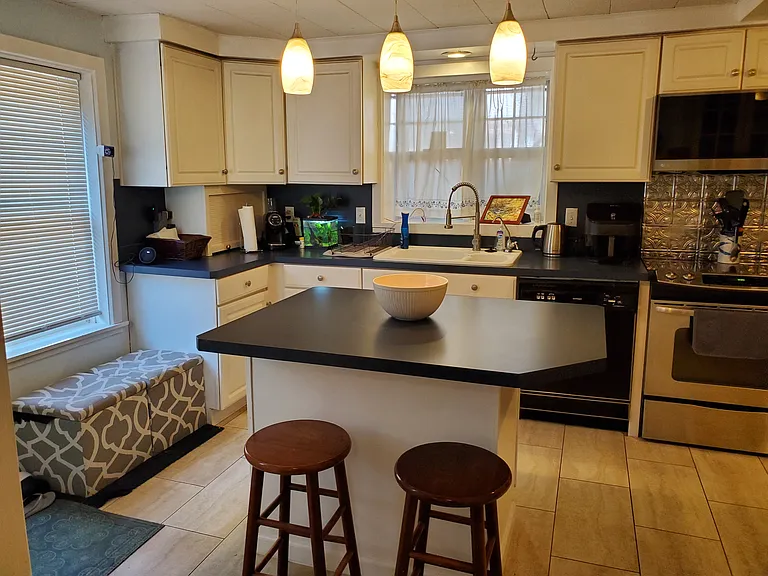 106 Schuyler St — Photo 2