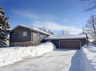 2728 Walnut Cir, Moorhead, MN 56560
