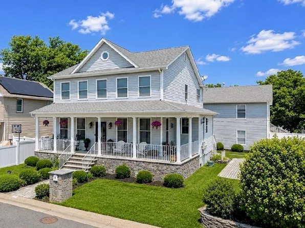 71 Compton Street, Belford, NJ 07718