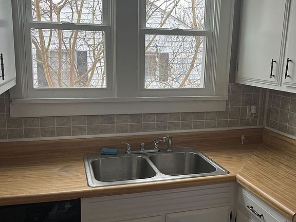 4th image of 2304 Cedar Ln