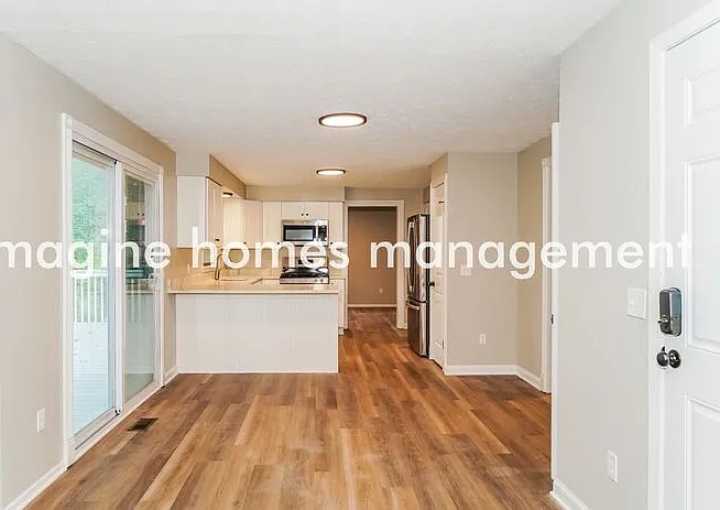 2569 Brafferton Ave — Photo 3