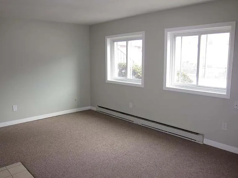 4 Universal St #4 — Photo 2