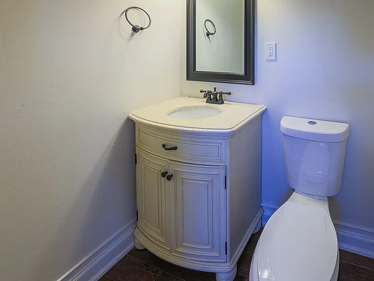 831 Comer Sq — Photo 7