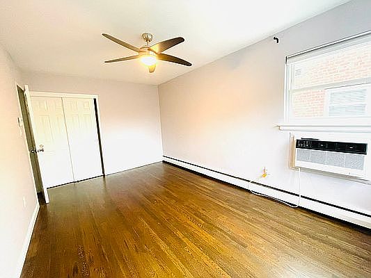 4th image of 302 W 236th St #Penthouse